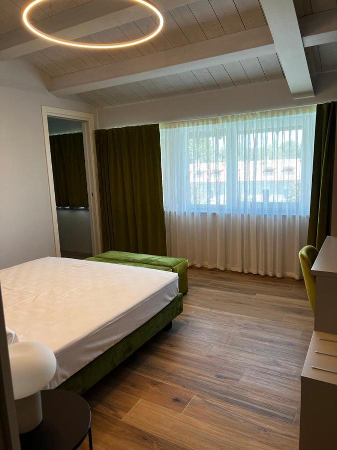 C House Rooms Lake Peschiera del Garda Eksteriør billede