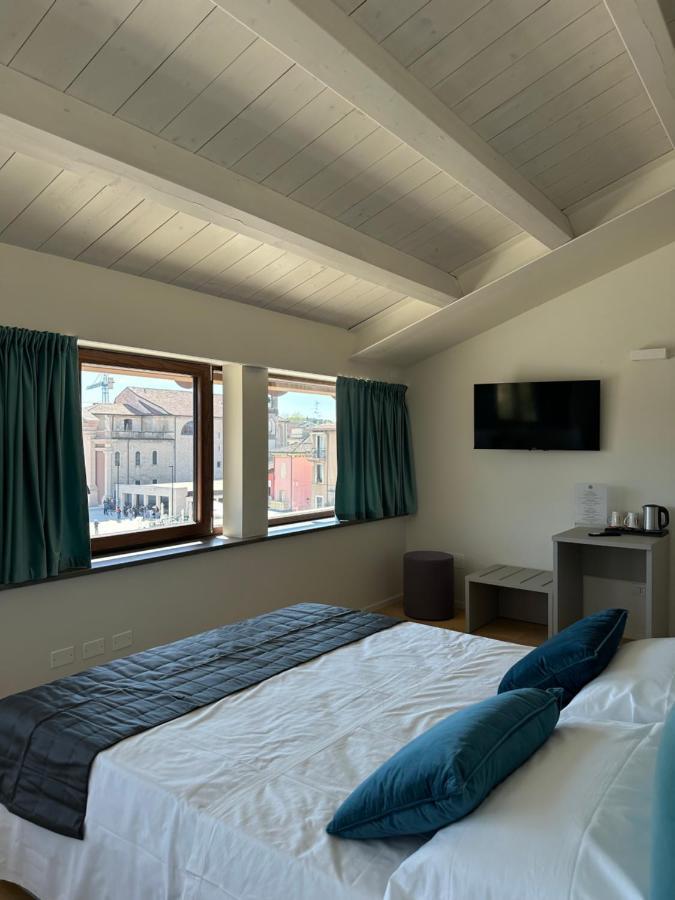 C House Rooms Lake Peschiera del Garda Eksteriør billede